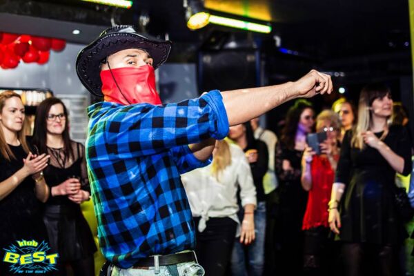 striptizer-1-600x400